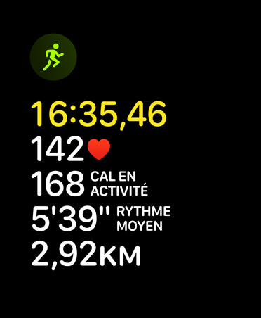 Tuile d’entraînement de course, icône de course, données : temps, fréquence cardiaque, rythme mobile, rythme moyen, distance
