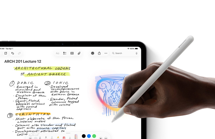 Een hand met daarin een Apple Pencil tekent een cirkel om een schets in de Notities-app op iPad.