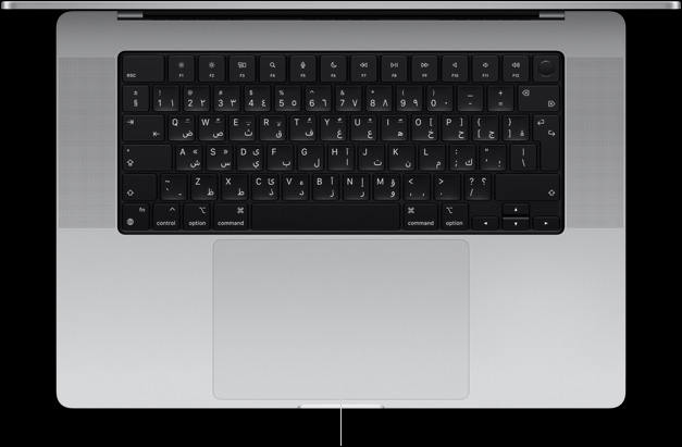 لقطة علوية لجهاز MacBook Pro مقاس 16 إنش‏ تبيّن لوحة التعقب التي تعمل بالضغط القوي وتقع أسفل لوحة المفاتيح