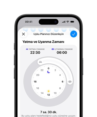 iPhone 16’nın önden görünümü, Kullanıcı Arayüzünde Sağlık uygulamasının, Yatma Zamanı, Açık Mod’da Yatma Zamanı Programı görülüyor