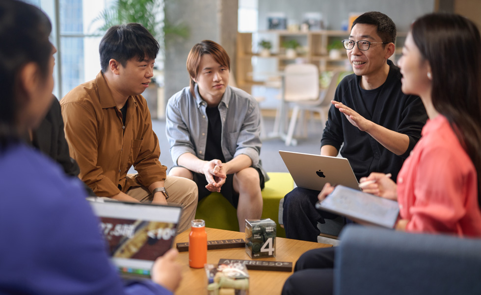 Saturnbirdin kaikkien tiimien jäsenet luottavat Applen teknologiaan.