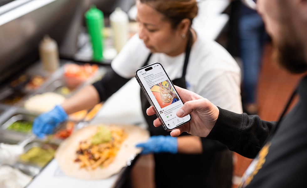 iPhonen Slack auttaa Señor Sisigin työntekijöitä viestimään saumattomasti eri toimipaikoissa.