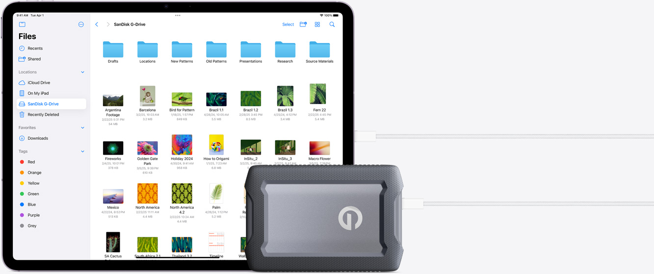 iPad Air conectat la un hard disk extern