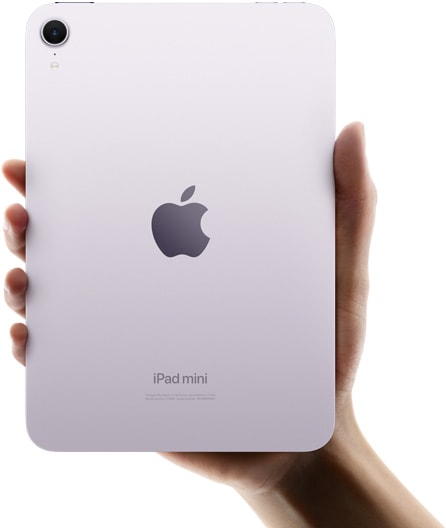 Un iPad mini vu de dos, tenu d’une main pour montrer son format compact et sa portabilité.