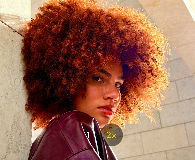 Cilvēka portrets, kas uzņemts ar 2x telefoto kameras funkciju