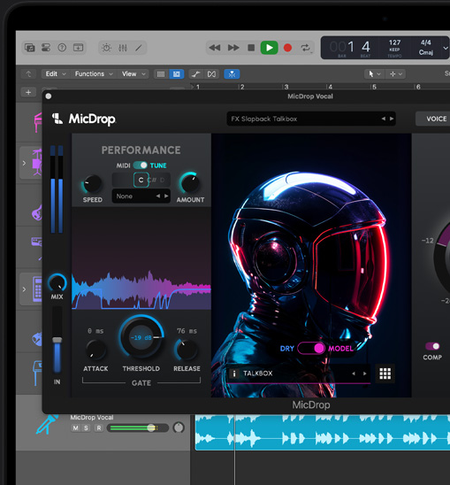Contenido en la pantalla de un MacBook Pro que muestra el plugin MicDrop usando funcionalidades de IA para editar una grabación de voz en Logic Pro