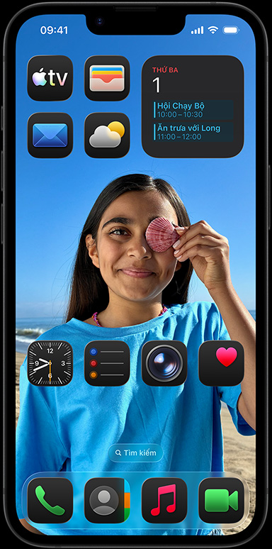 iPhone 16e với các ứng dụng ở xung quanh như Apple mail, WhatsApp, Safari, bản đồ Apple, Apple Music, ảnh, ghi chú và nhà