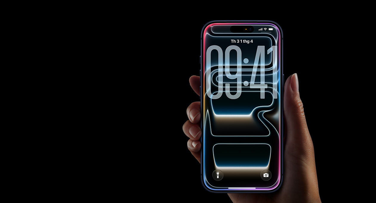 Một bàn tay cầm iPhone 17 Pro, minh họa tính năng Dịch Trực Tiếp của Apple Intelligence trong khi gọi điện thoại với loa ngoài đang bật.